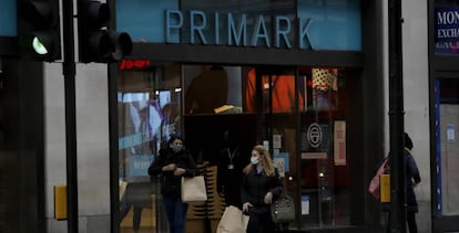 Clientes de un Primark en Londres. 