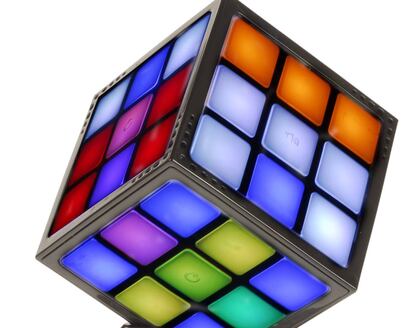 Cubo de Rubik táctil y electrónico