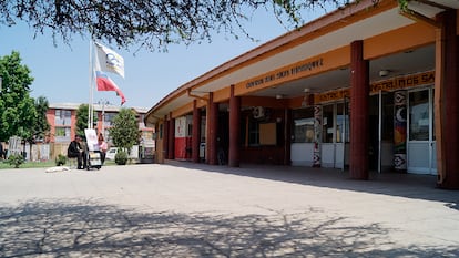 El Centro de Salud Familiar Cardenal Silva Henríquez, en el municipio de Puente Alto, en Bajos de Mena, Chile