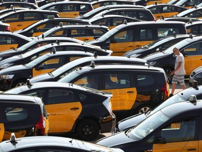 Segunda jornada de huelga del taxi en Barcelona.
