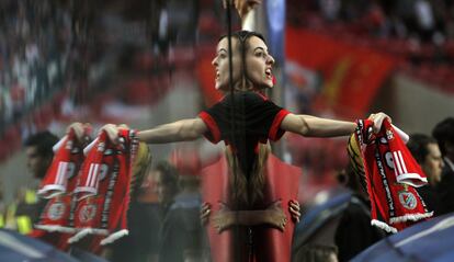 Una aficionada del Benfica durante el partido contra el Anderlecht.