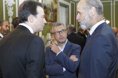 Antonio Gonzalo Azpiri, director General de Personas y Organización de Repsol; Hugo Morán, secretario de Estado de Medio ambiente y José Domínguez Abascal, secretario de estado de Energía.