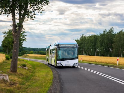 Autobús de Solaris impulsado por pila de hidrógeno.