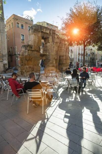 Terraza junto a vestigios del foro romano de Tarragona.