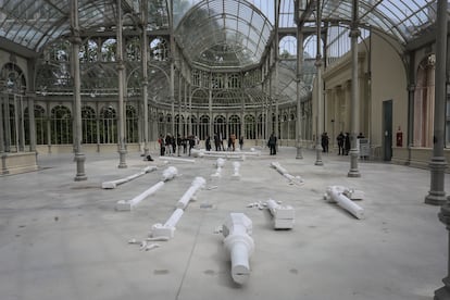 'Meridiano de Madrid: sueño y mentira', exposición de Pep Agut en el Palacio de Cristal de El Retiro (Madrid).