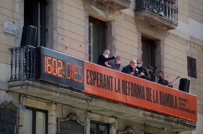 Comptador que remarca els dies que acumula de retard la reforma de la Rambla.