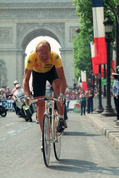 El ciclista Laurent Fignon durante el 23 de julio de 1989, en la última etapa del Tour