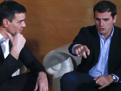 Pedro S&aacute;nchez y Albert Rivera, durante una reuni&oacute;n. 