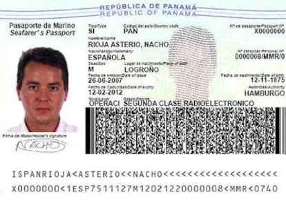 Reproducción de la página principal del nuevo pasaporte de marinero panameño realizado por Indra.