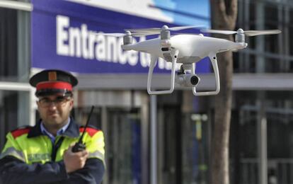 El dron que han utilizado los Mossos d&#039;Esquadra para vigilar el Mobile World Congress (Barcelona). 