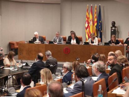 Pleno de la Diputación de Barcelona presidido por Núria Marín.