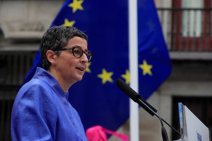 Arancha González Laya interviene en un acto del Día de Europa, el 9 de mayo en la Plaza de la Villa de Madrid.