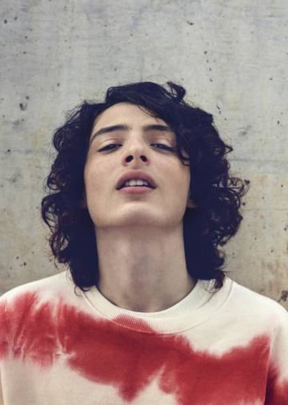 Finn Wolfhard, músico en Calpurnia y actor en ‘Stranger things’, posa para ICON con ropa de su colección para Pull & Bear.