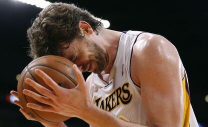 Pau Gasol se lamenta tras un fallo ante Denver