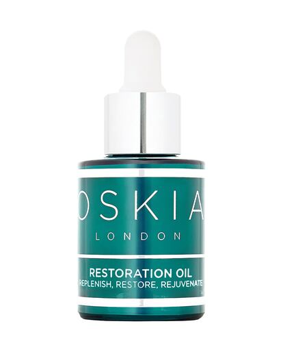 El aceite Facial Restoration Oil de Oskia London está formulado a base de aceites naturales de hinojo, semillas de vid o cúrcuma, entre otros y ayuda a revitalizar la piel.