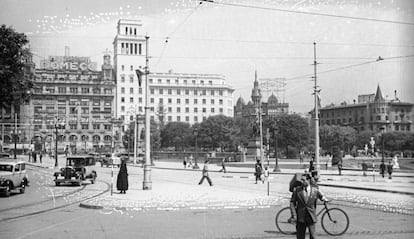 Una vista de plaza de Catalunya en octubre de 1947.