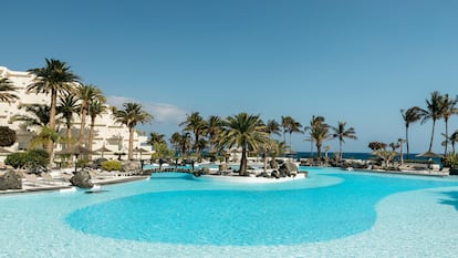 Piscina del Meliá Paradisus Salinas en Lanzarote, en una imagen cedida por la compañía