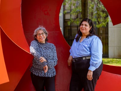 Catalina Inclán y Ana Laura Gallardo, Investigadoras del ISSUE -UNAM en Ciudad Universitaria.