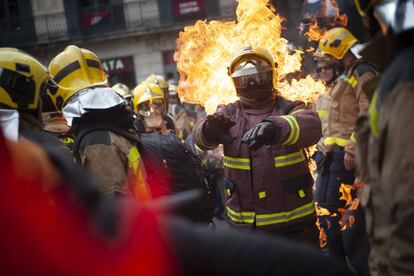 Manifestació de bombers a Barcelona.