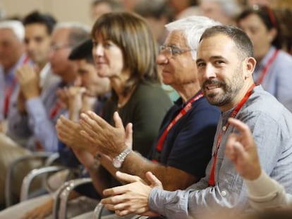 Denis Itxaso, en último el congreso del PSE de Gipuzkoa junto a Manuel Huertas e Idoia Mendia.