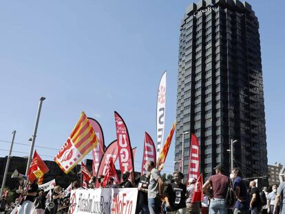 Manifestación de trabajadores de CaixaBank la pasada semana en Barcelona. EFE/Andreu Dalmau.