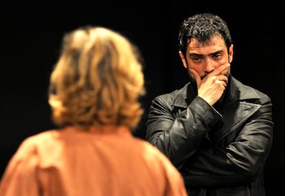 Julio Manrique interpretant Hamlet.