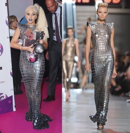Lady Gaga con un vestido-malla metálico, que Paco Rabanne sacó a la pasarela en octubre (derecha).