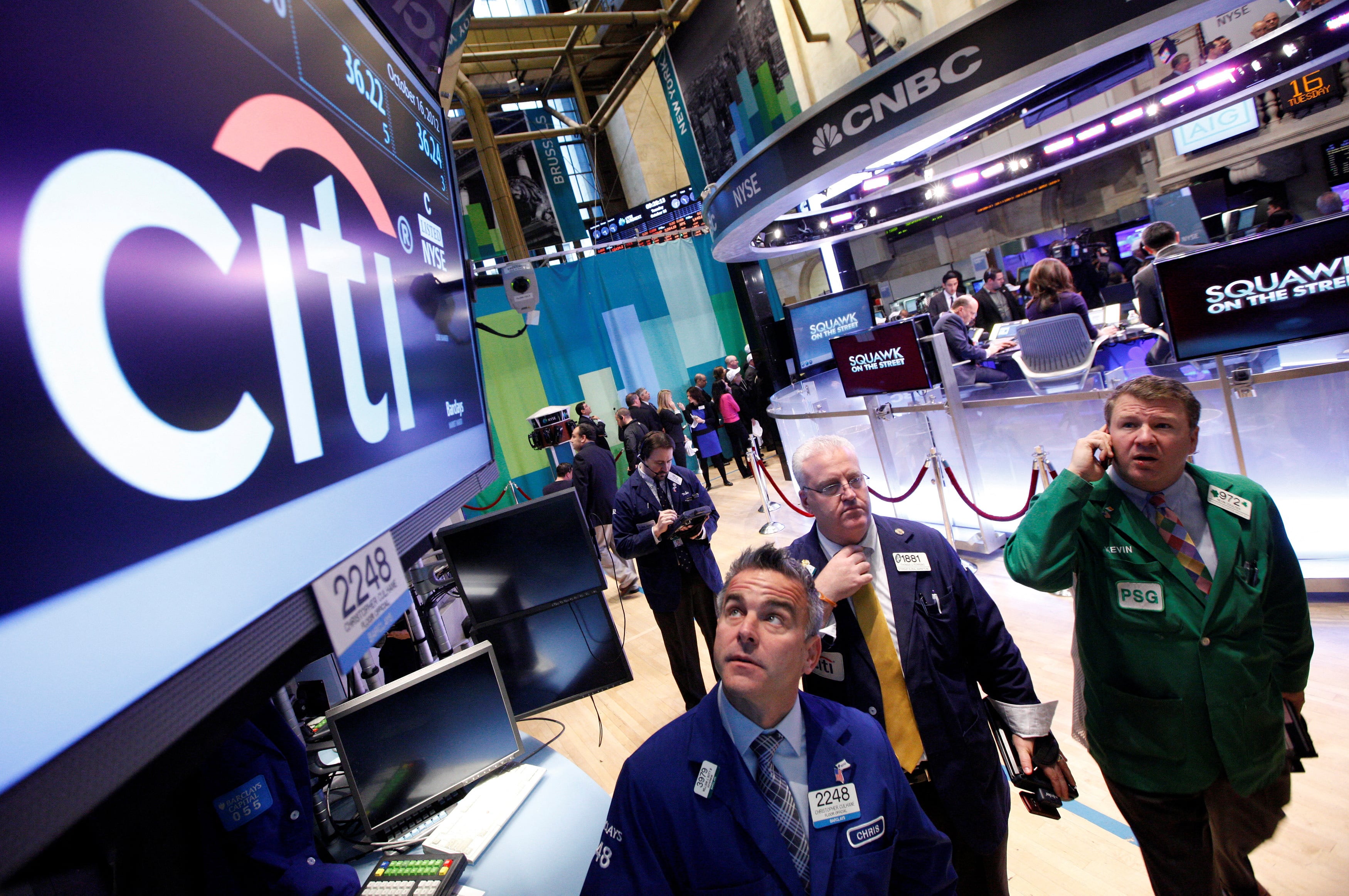 Pantallas de la Bolsa de Nueva York con el logotipo de Citi.