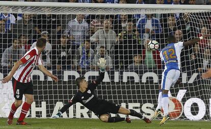 Beauvue marca gol ante Arrizabalaga.