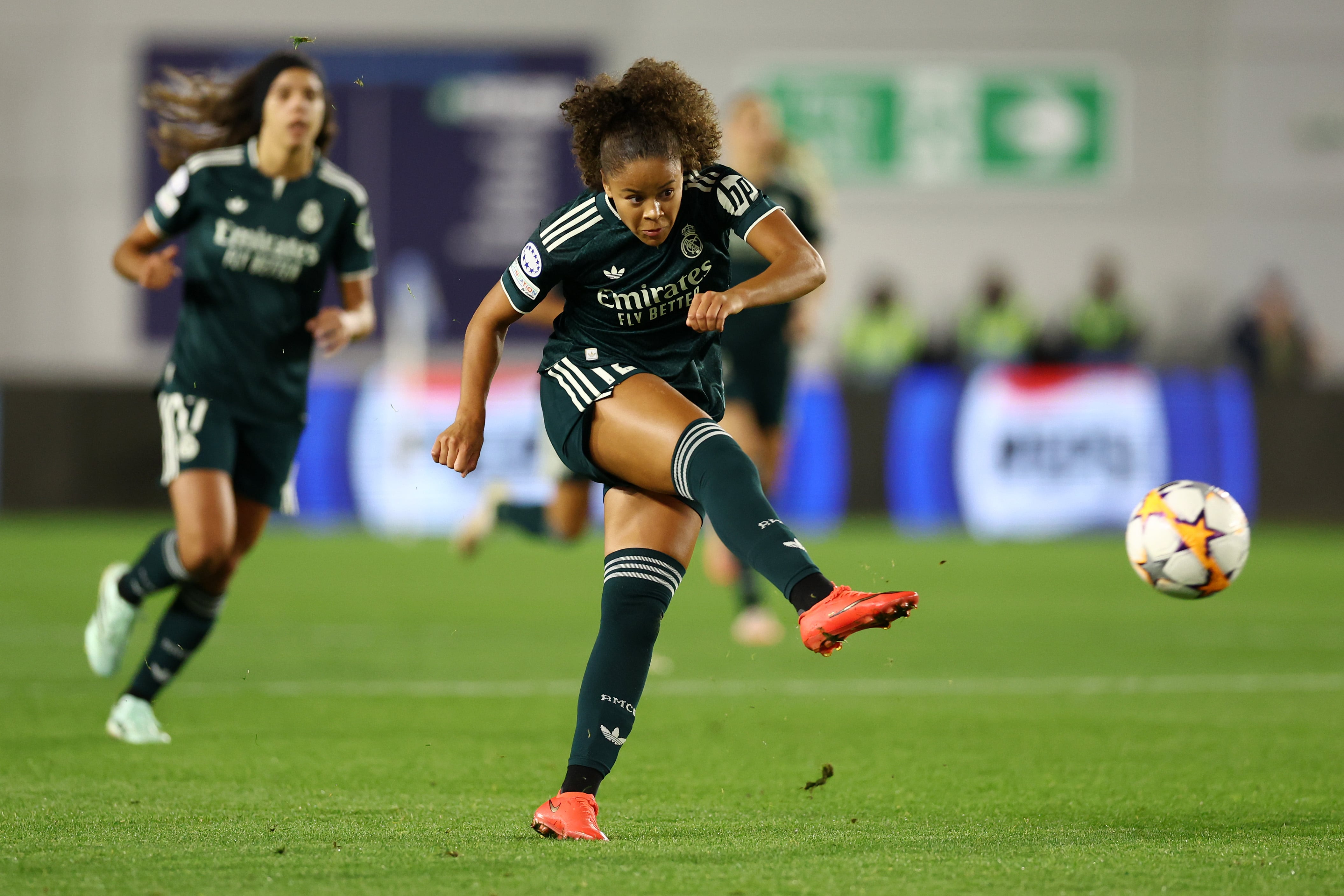 Felicia Schröder, la delantera que vivía en una isla sin coches en Suecia y marca un gol cada 28 minutos en la Liga F
