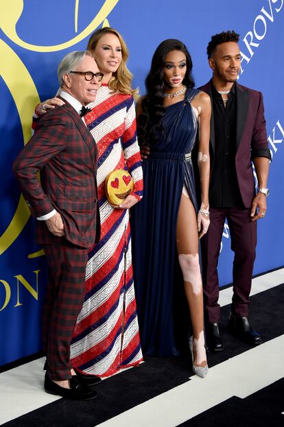 Tommy Hilfiger, Dee Ocleppo, Winnie Harlow y Lewis Hamilton.