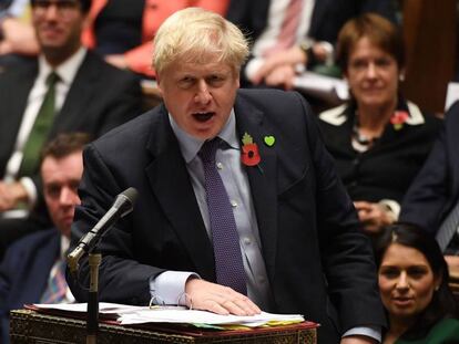 A handout picture released by the UK Parliament shows Britain's Prime Minister Boris Johnson speaking during the weekly Prime Minister's Questions (PMQs) in the House of Commons in London on October 30, 2019. - The UK parliament on Thursday narrowly approved Prime Minister Boris Johnson's annual legislative programme, delivering his minority government a symbolic win as he pushed for a snap general election. Parliament's lower House of Commons approved the proposal, which does not directly deal with the Brexit crisis, by 310 to 294 votes. (Photo by JESSICA TAYLOR / various sources / AFP) / RESTRICTED TO EDITORIAL USE - MANDATORY CREDIT
