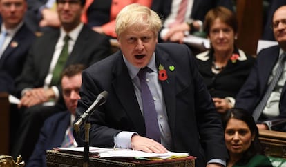 A handout picture released by the UK Parliament shows Britain's Prime Minister Boris Johnson speaking during the weekly Prime Minister's Questions (PMQs) in the House of Commons in London on October 30, 2019. - The UK parliament on Thursday narrowly approved Prime Minister Boris Johnson's annual legislative programme, delivering his minority government a symbolic win as he pushed for a snap general election. Parliament's lower House of Commons approved the proposal, which does not directly deal with the Brexit crisis, by 310 to 294 votes. (Photo by JESSICA TAYLOR / various sources / AFP) / RESTRICTED TO EDITORIAL USE - MANDATORY CREDIT