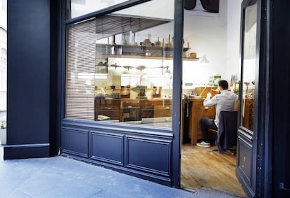 El pequeño atelier parisiense de Maison Bonet, cercano al Palais Royal.