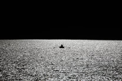 Protagonista d''El gat i les estrelles' puja dalt d’una barca i rema fins al terrat del Palau de la Música Catalana