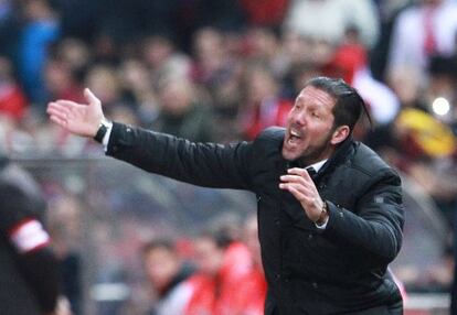 Simeone, durante un partido de Copa ante el Barcelona.