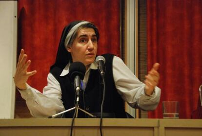 Teresa Forcades defiende usar remedios tóxicos contra el ébola.