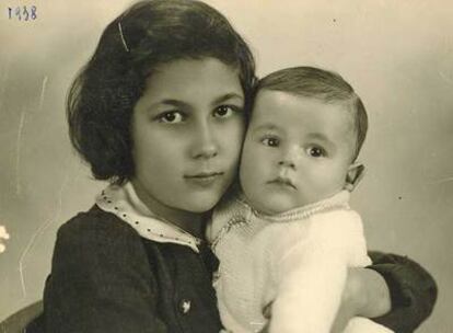 Rutka Laskier, cuando tenía ocho años, con su hermano Henius. Ambos murieron en Auschwitz.