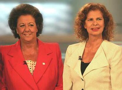 La alcaldesa de Valencia, Rita Barberá (PP), y la candidata socialista Carmen Alborch.