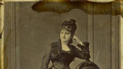 Emilia Pardo Bazán, fotografiada en Madrid por el estudio E. Otero.