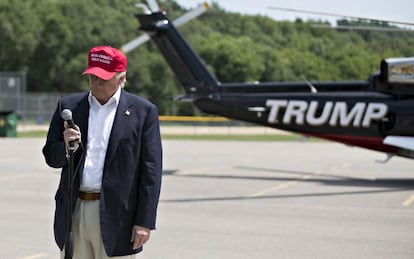 Donald Trump, candidato republicano, tras aterrizar en Iowa este fin de semana en su helicóptero privado.