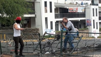 El fotoperiodista &Aacute;lvaro Ybarra, en el documental &#039;No me llames fot&oacute;grafo de guerra&#039;.