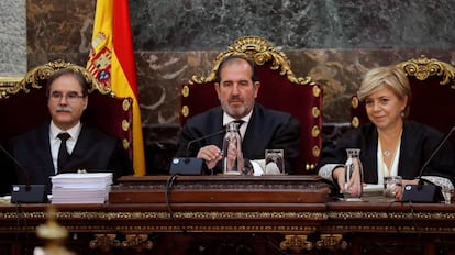 Desde la izquierda, los magistrados Andrés Palomo, Andrés Martínez Arrieta y Ana Ferrer durante la vista de este viernes en el Supremo sobre el caso de La Manada.