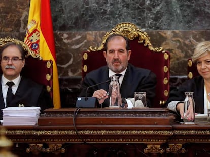 Desde la izquierda, los magistrados Andrés Palomo, Andrés Martínez Arrieta y Ana Ferrer durante la vista de este viernes en el Supremo sobre el caso de La Manada.