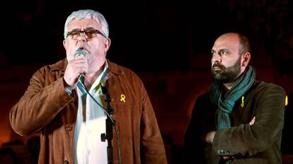 El portavoz de Omnium, Marcel Mauri (d), junto al vicepresidente de ANC, Agustí Alcoberro (i), durante la concentración convocada por la ANC frente al Parlamento catalán el pasado 2 de noviembre.