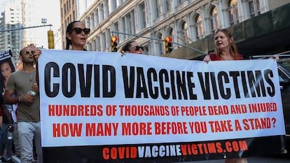 Participantes en una marcha en Nueva York contra la obligatoriedad de la vacuna la primera semana de septiembre.