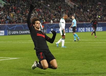 João Félix celebra el primer gol del Atlético en Moscú.