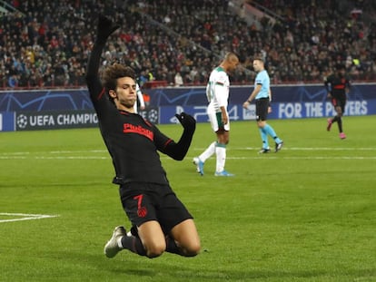 João Félix celebra el primer gol del Atlético en Moscú.