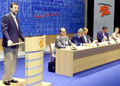 El ministro del Interior, Mariano Rajoy, durante la inauguración ayer de una convención del PP en Santander.