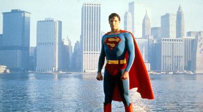 El actor Christopher Reeves en una escena del filme Superman.